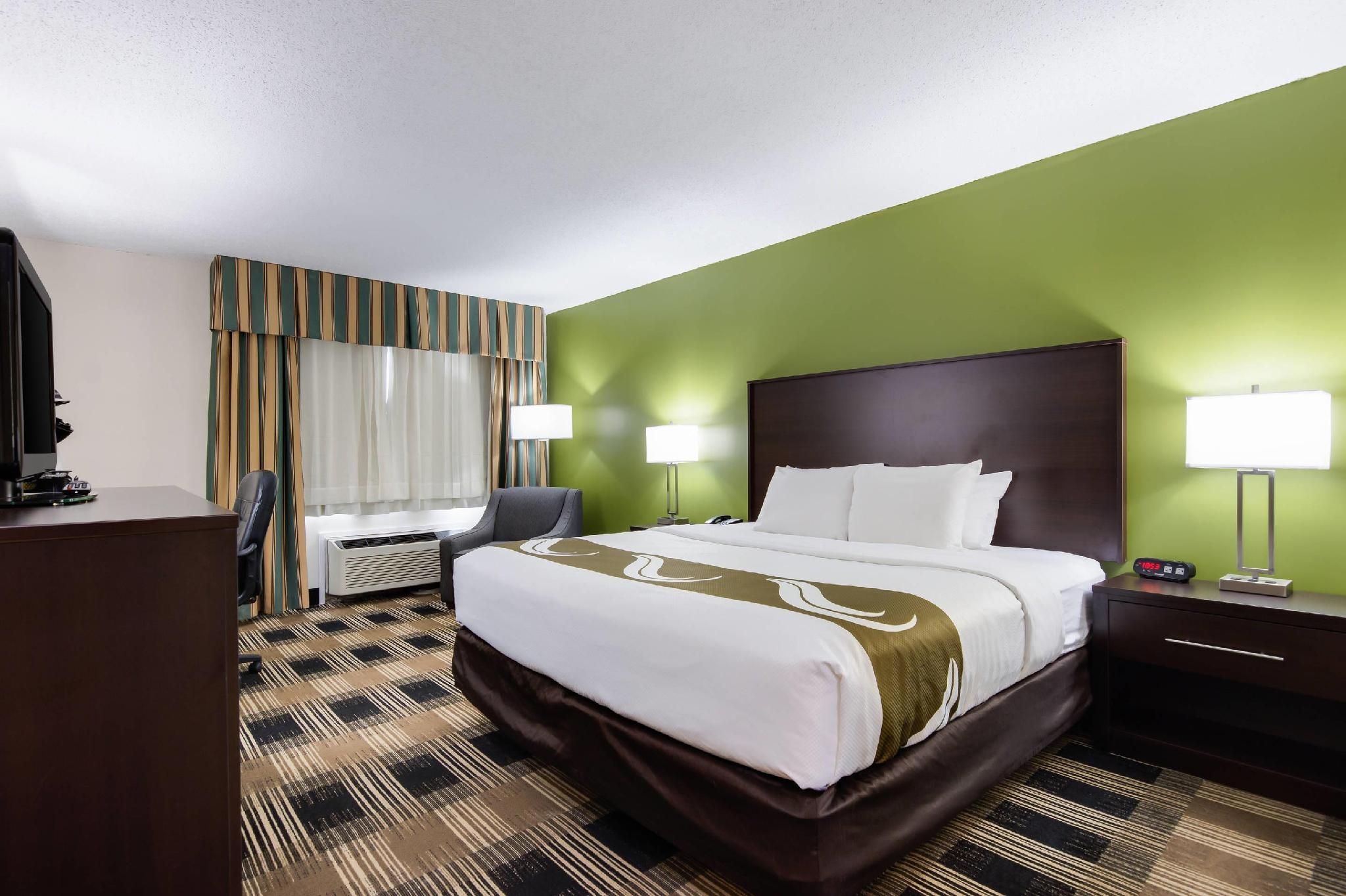 1 King Bed, Nonsmoking