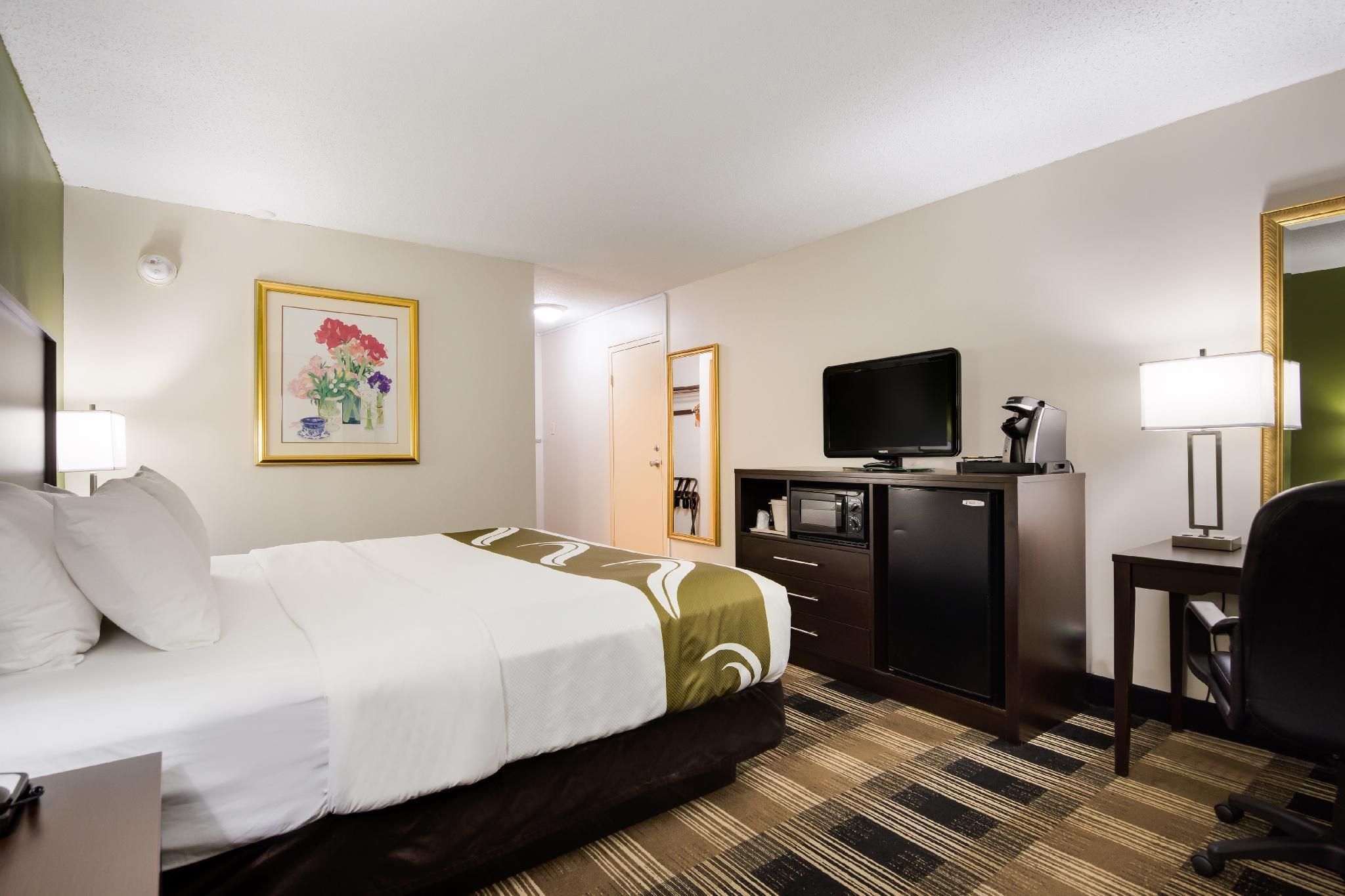1 King Bed, Nonsmoking