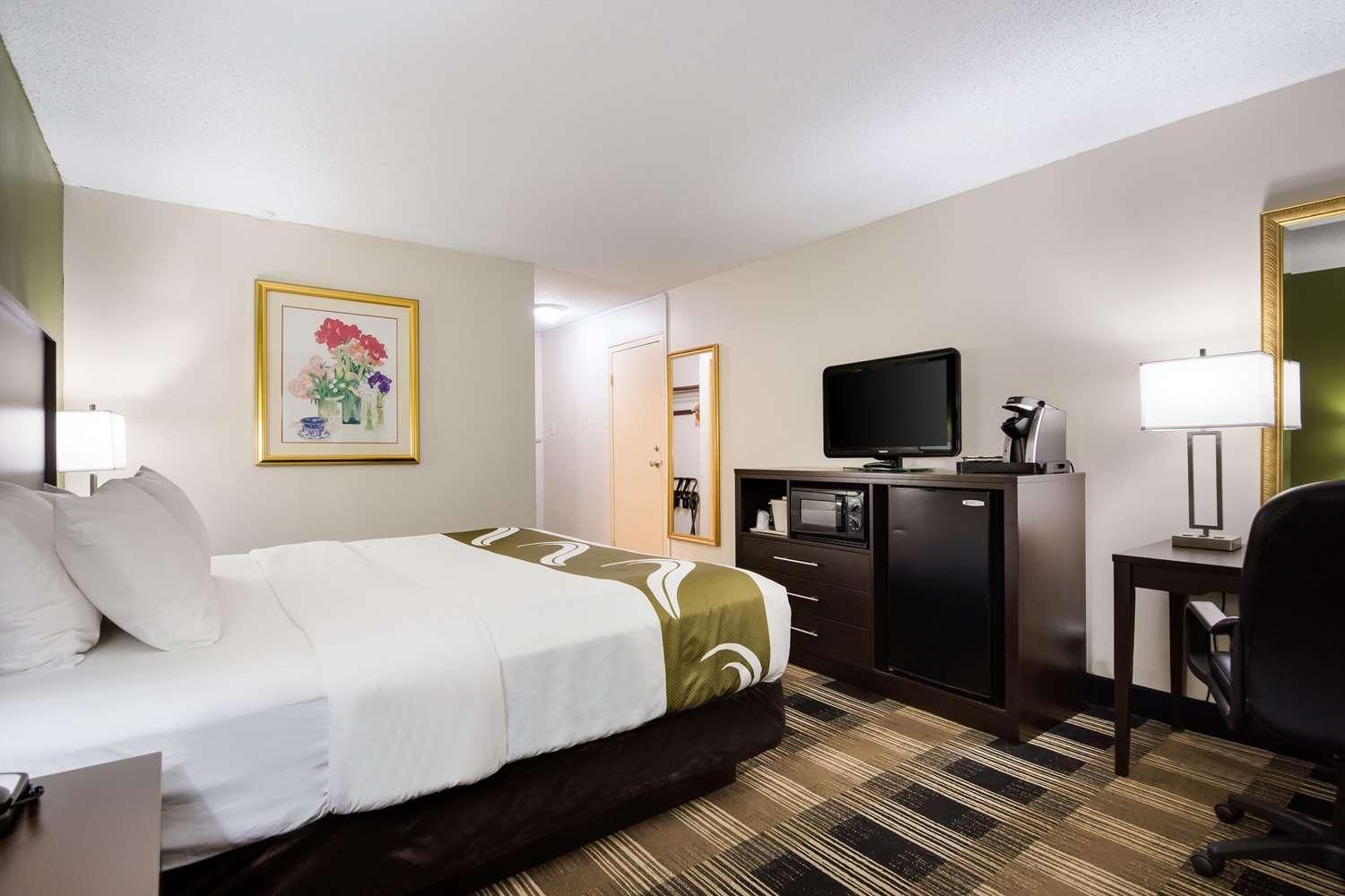 1 Queen Bed, Nonsmoking, Accessible