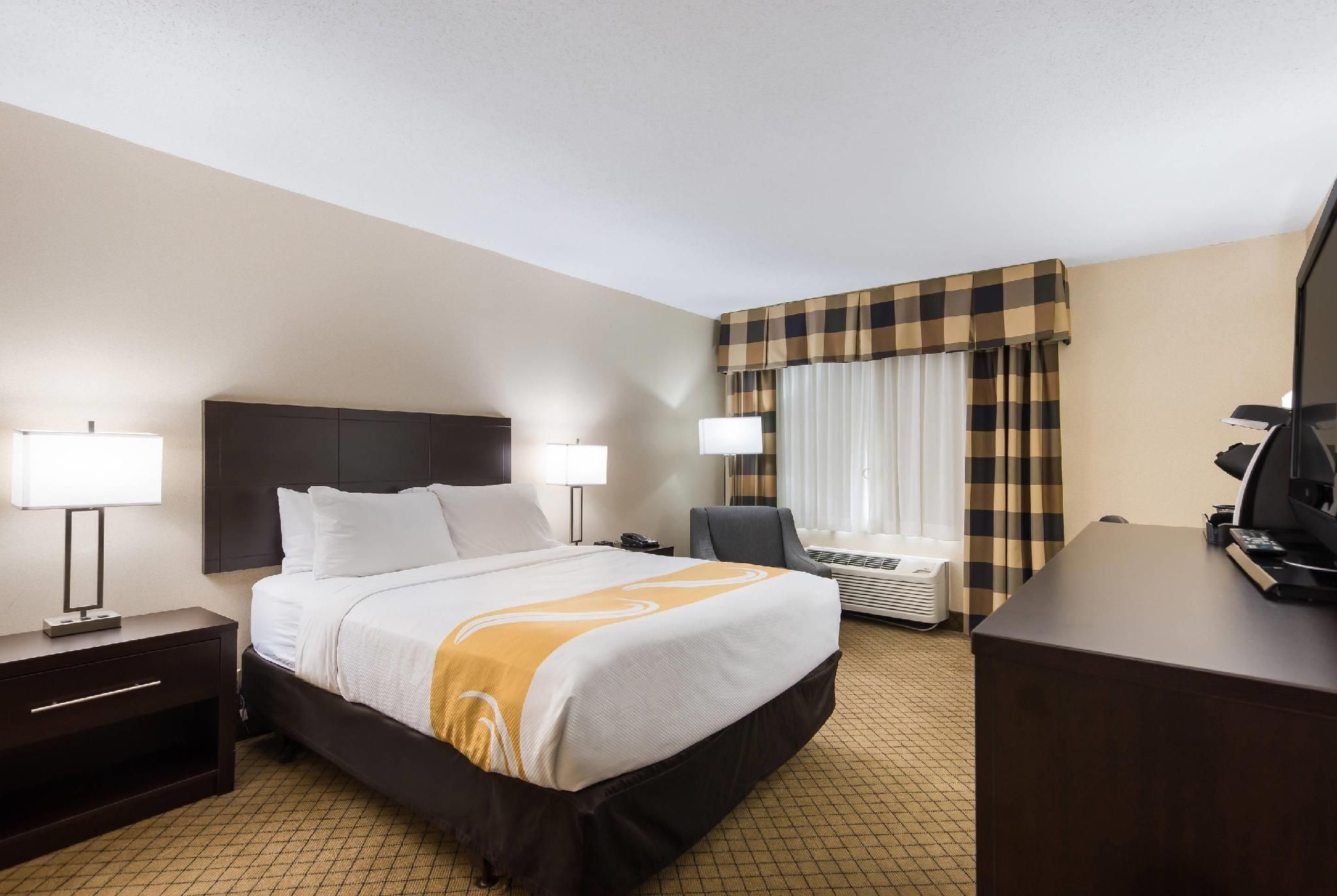 1 Queen Bed, Nonsmoking, Accessible