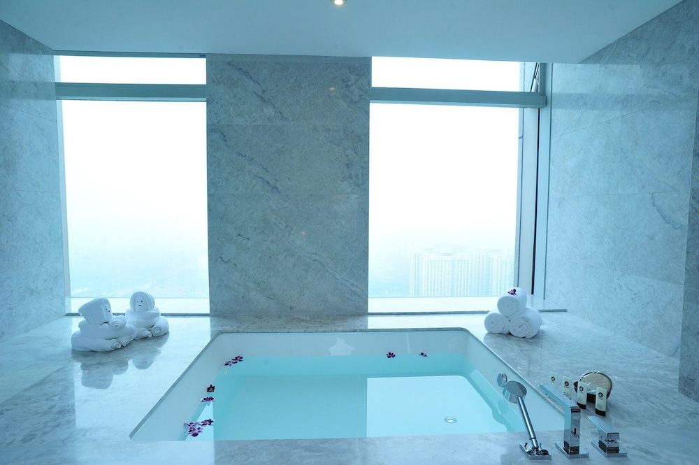 The Lotus Hotel Chongqing Executive Deluxe Suite 4