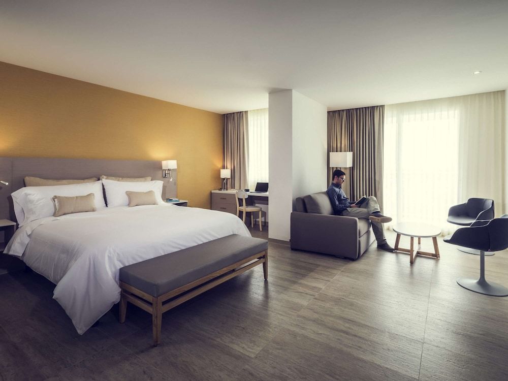 Deluxe Room, 1 Queen Bed with Sofa bed