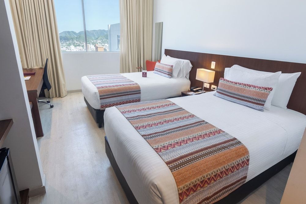 Best Western Plus Santa Marta Hotel Standard Room, 1 King Bed, Accessible, Refrigerator & Microwave 6