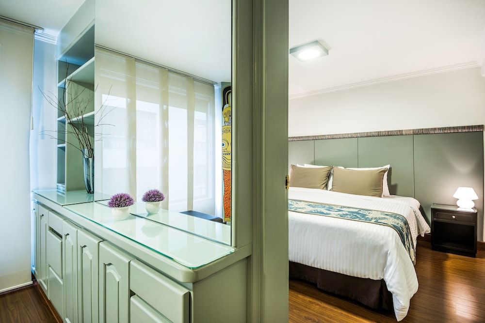 undefined Lloyd's Apartasuites Parque 93 7