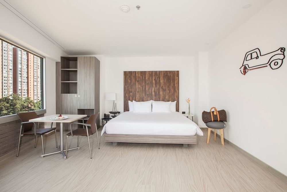 V Grand Hotel, a member of Radisson Individuals Room, 1 Queen Bed, Non Smoking (Efficiency)