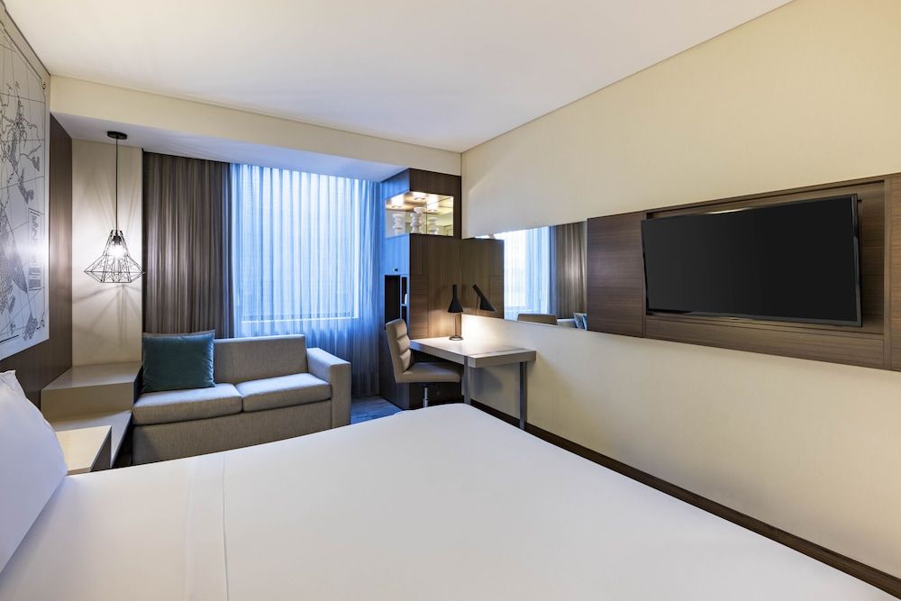 Courtyard by Marriott Bogota Airport Superior Room, 1 King Bed with Sofa bed 3
