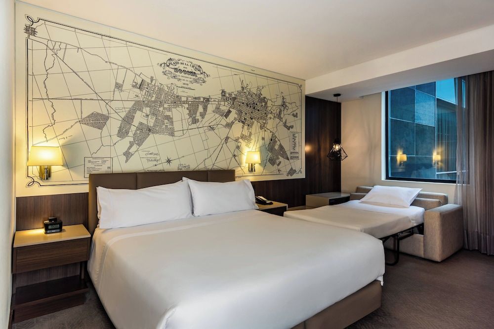 Courtyard by Marriott Bogota Airport Superior Room, 1 King Bed with Sofa bed 5