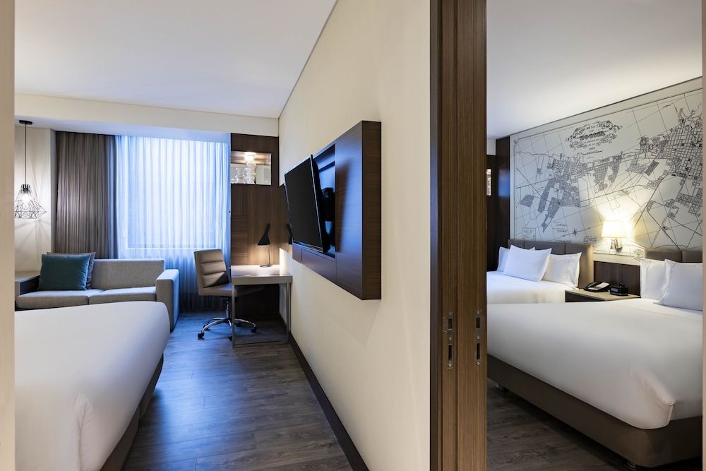 Courtyard by Marriott Bogota Airport Superior Room, 1 King Bed with Sofa bed 4