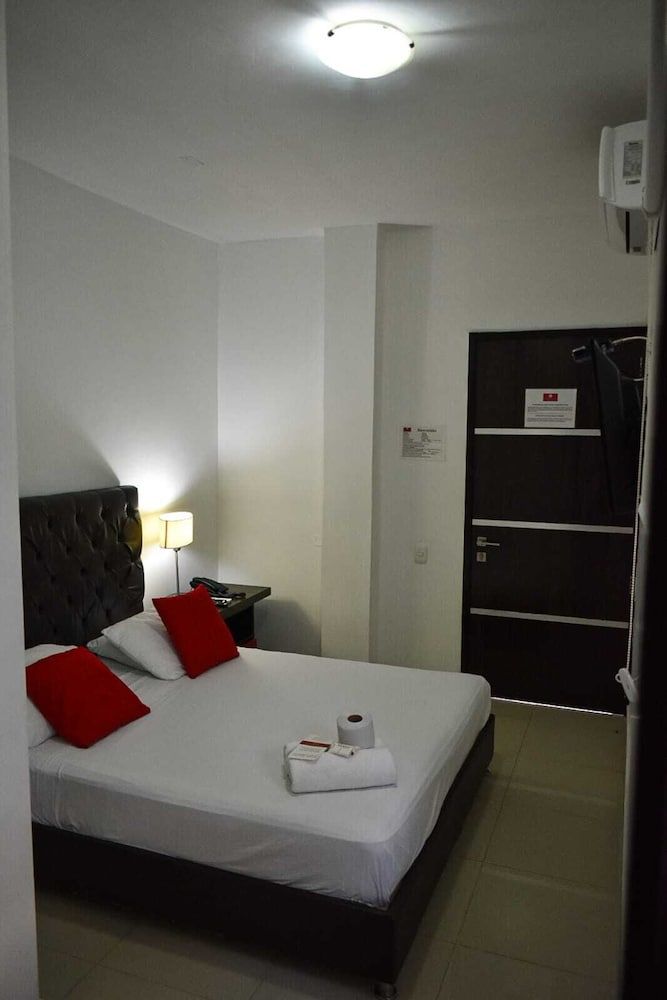 Hotel OR Single Room