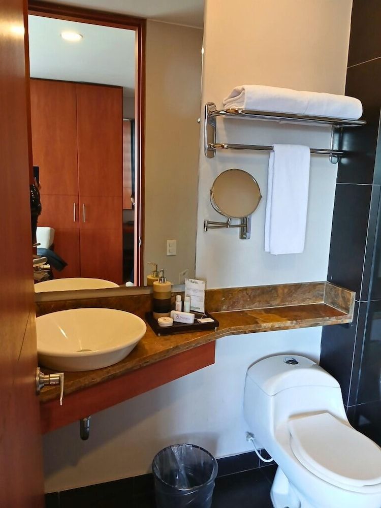 Hotel Factory Green Deluxe Room, 1 King Bed 10