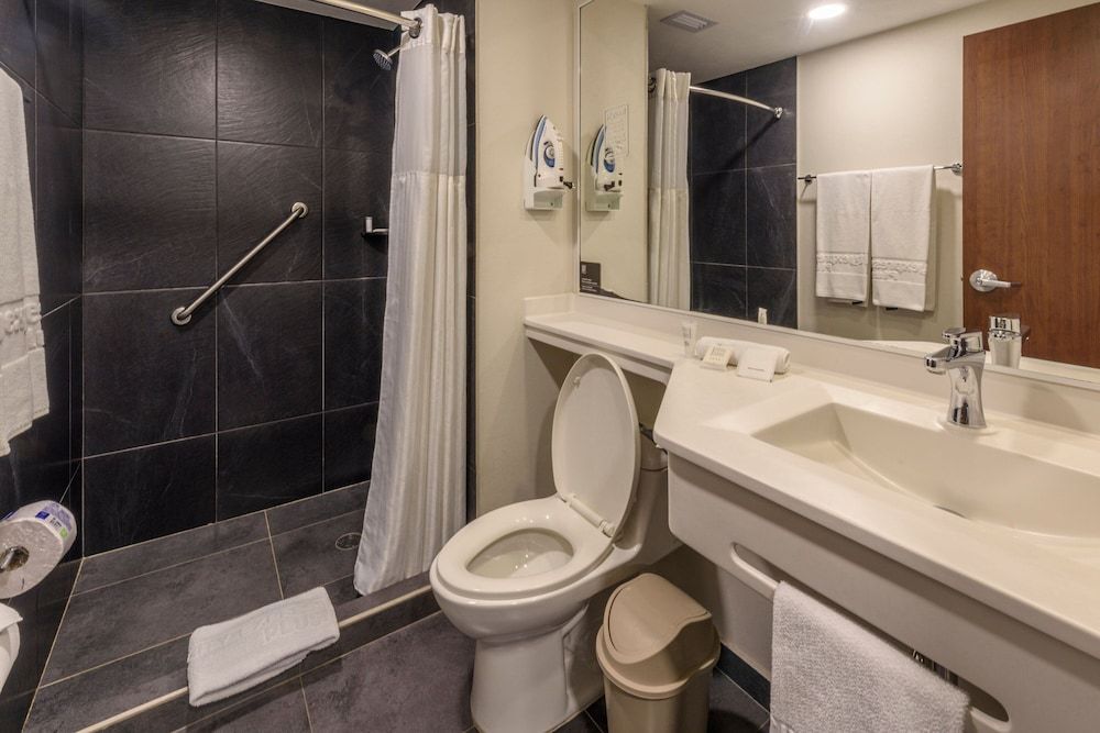 City Express Plus by Marriott Bogota Aeropuerto Room, 1 Queen Bed, Smoking 3