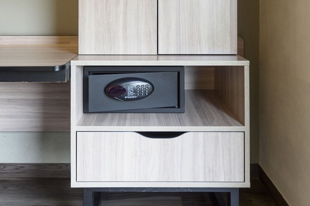 City Express Plus by Marriott Bogota Aeropuerto Room, 1 Queen Bed, Smoking 8