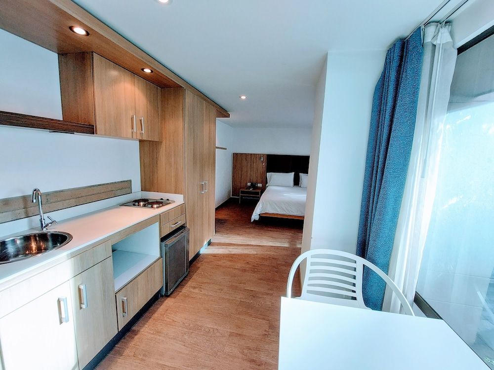 Viaggio Teleport Suites Studio 9