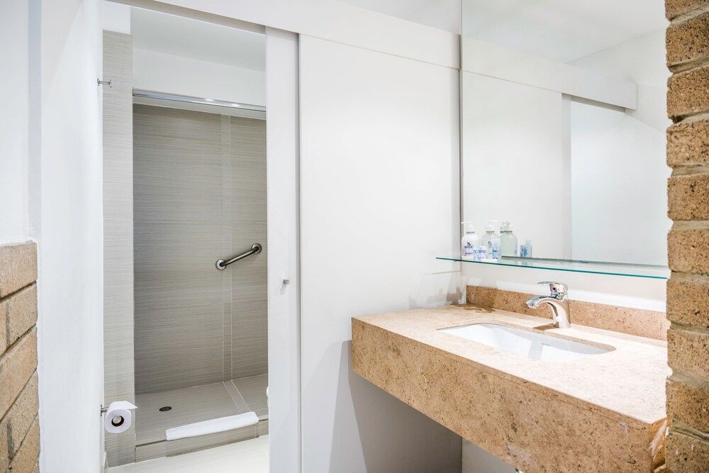 Viaggio Teleport Suites Studio 13