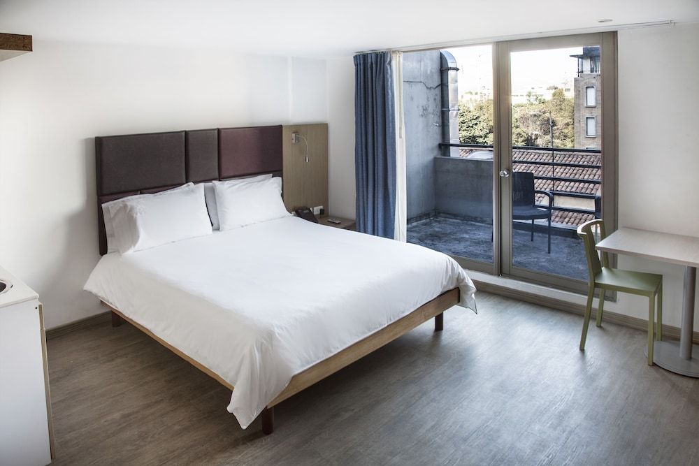 Viaggio Teleport Suites Studio