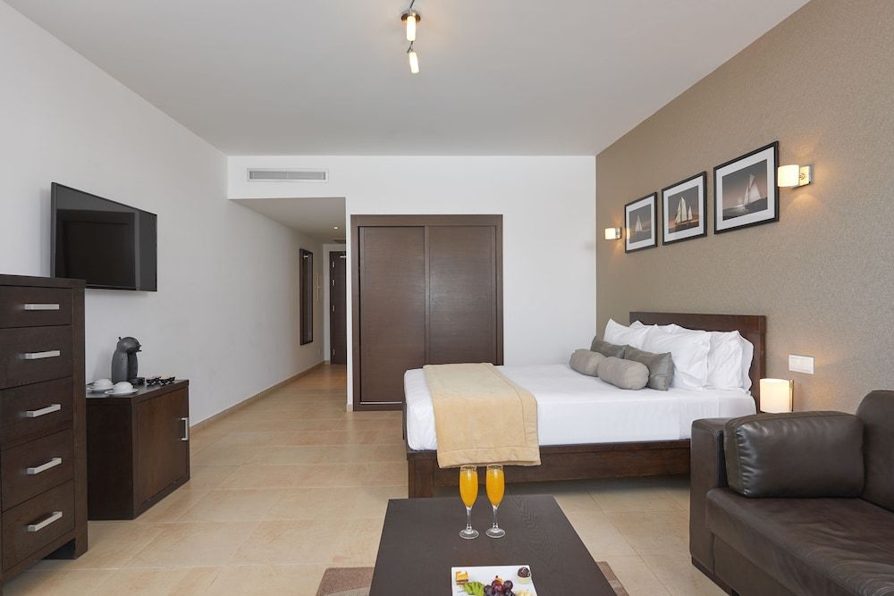 The Level, Deluxe Room