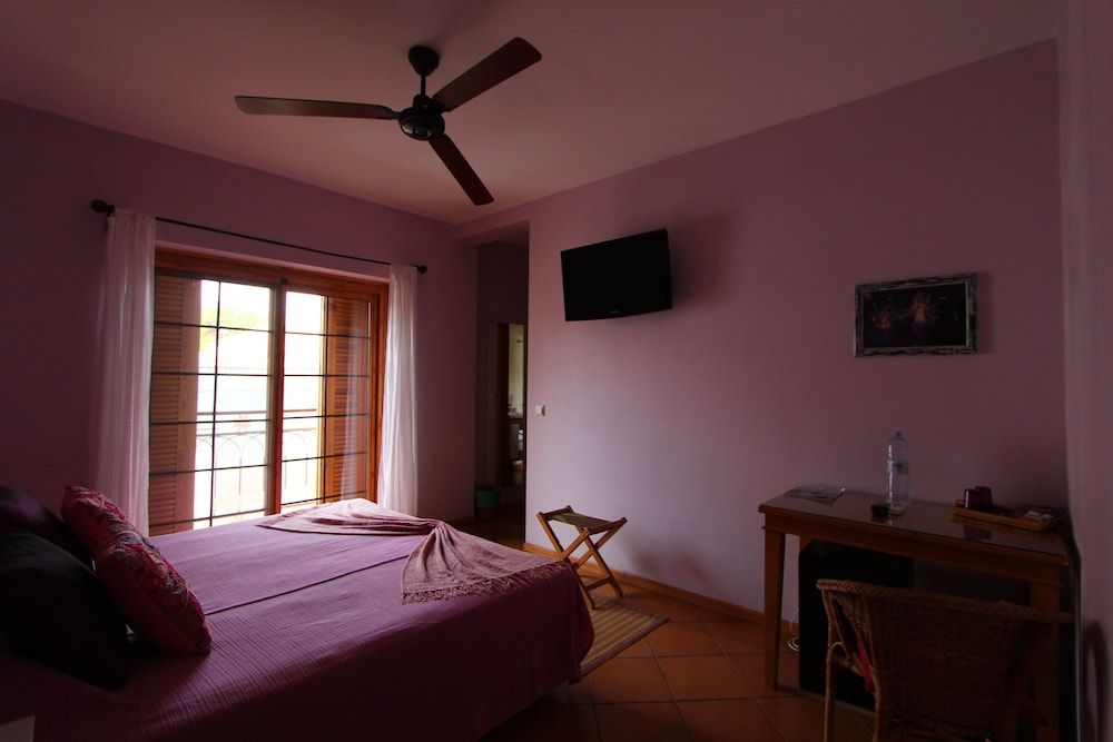 Kira's Boutique Hotel Double or Twin Room, Balcony (Sao Vicente) 4