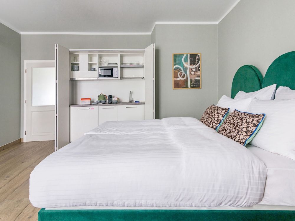 Numa Prague Libusa Extra Large Studio, Kitchenette, Bathtub 2