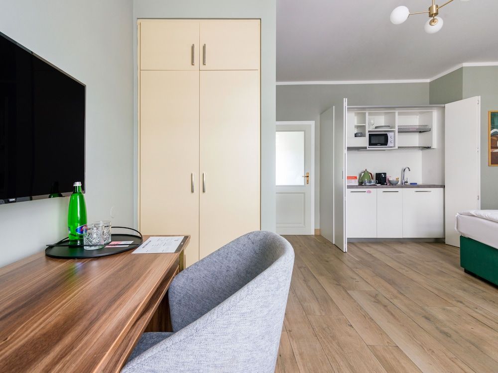 Numa Prague Libusa Extra Large Studio, Kitchenette, Bathtub 10