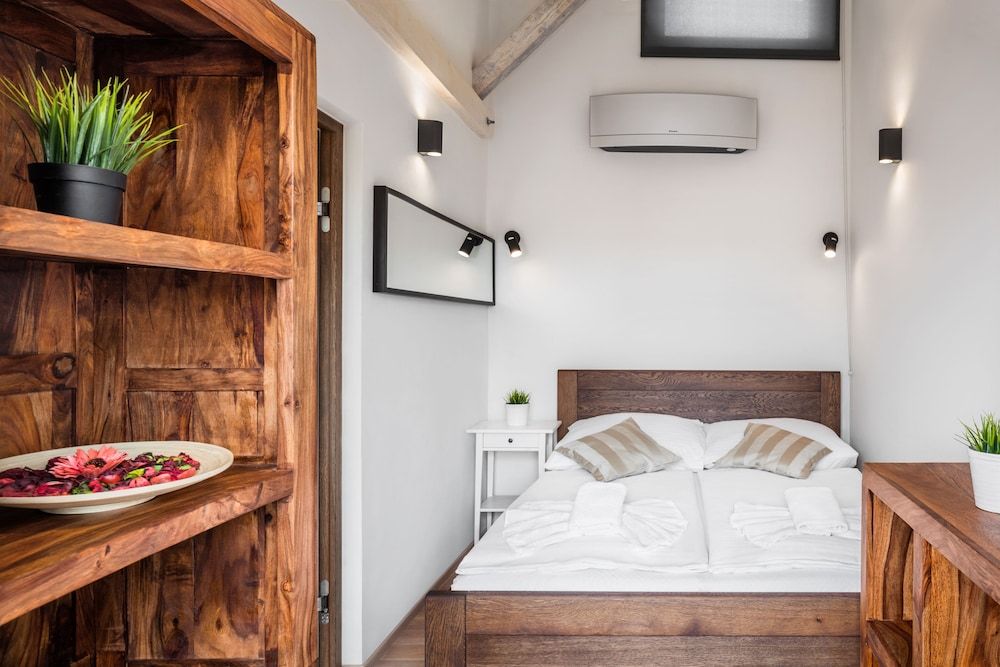 Selinor Old Town Apartments Studio, 1 Bedroom (2 Adults) 4