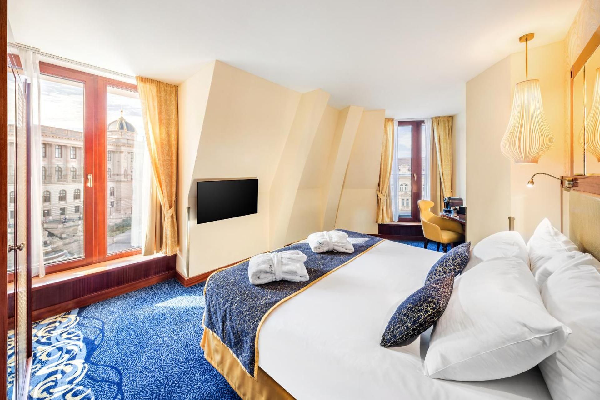 undefined Occidental Praha Wilson 10