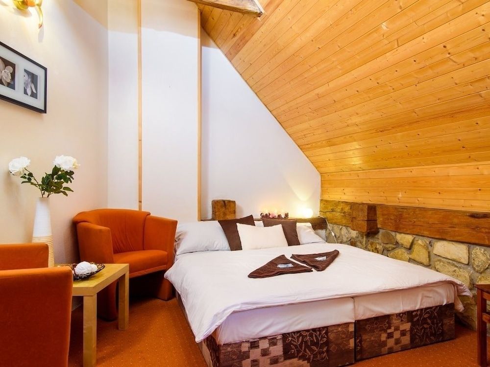 undefined Hotel Bella 3