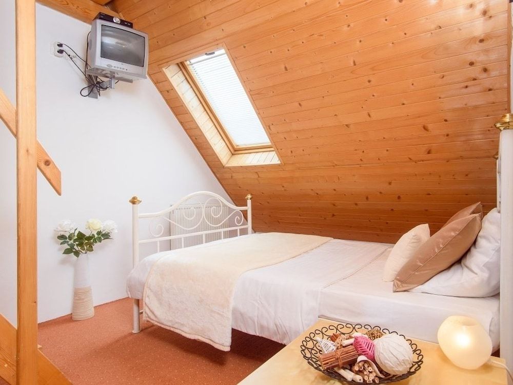 undefined Hotel Bella 2