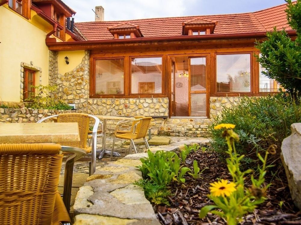 undefined Hotel Bella 5