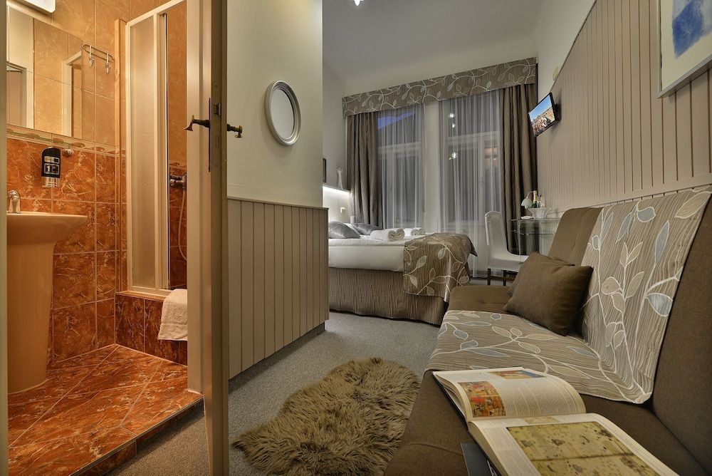 undefined Hotel ANETTE 9