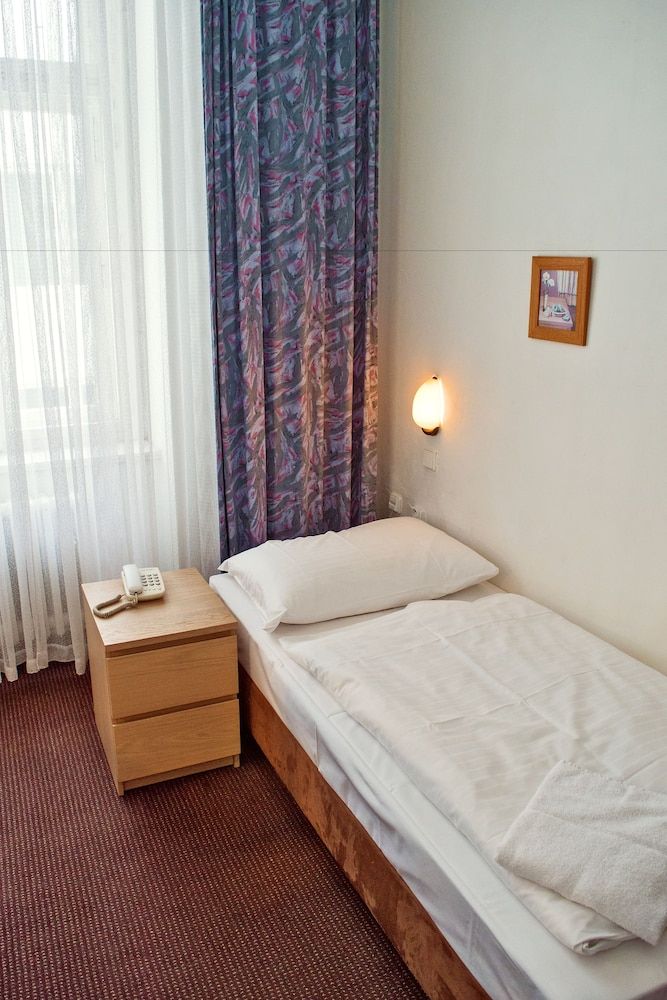 Hotel Meran Single Room 7
