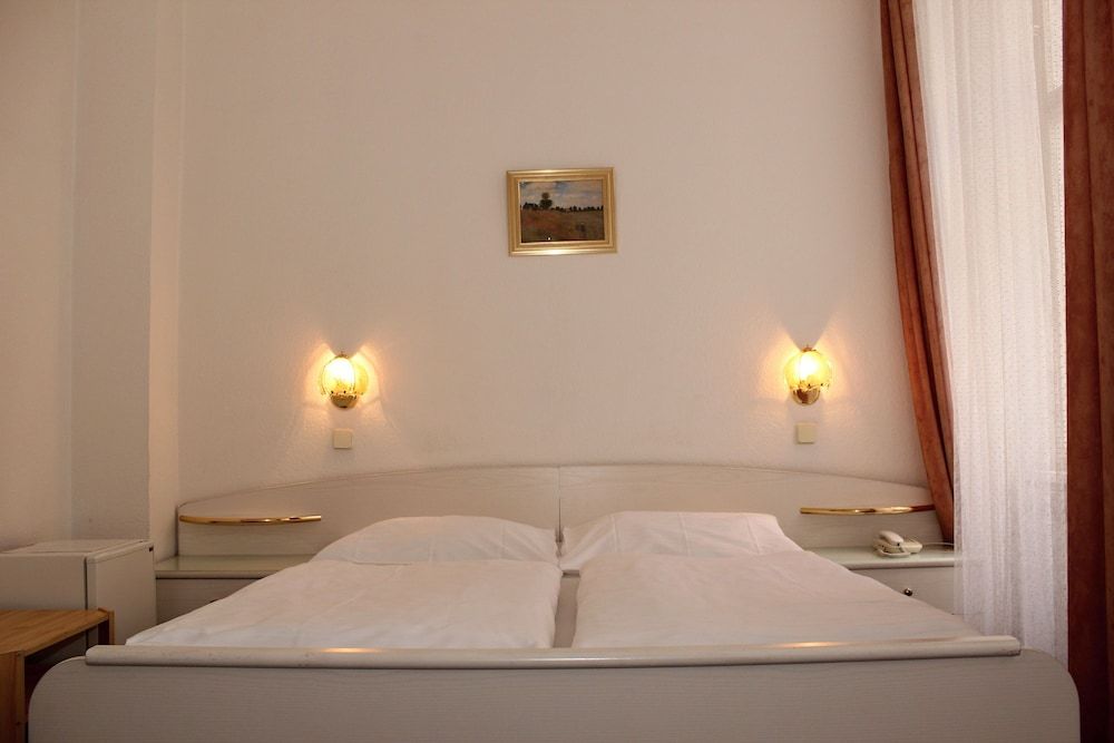 Hotel Meran Triple Room 10