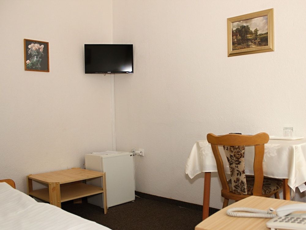 Hotel Meran Single Room 6