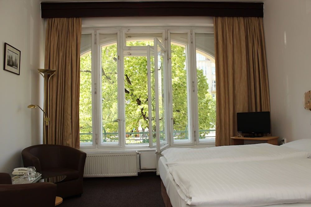 Hotel Meran Twin Room 4