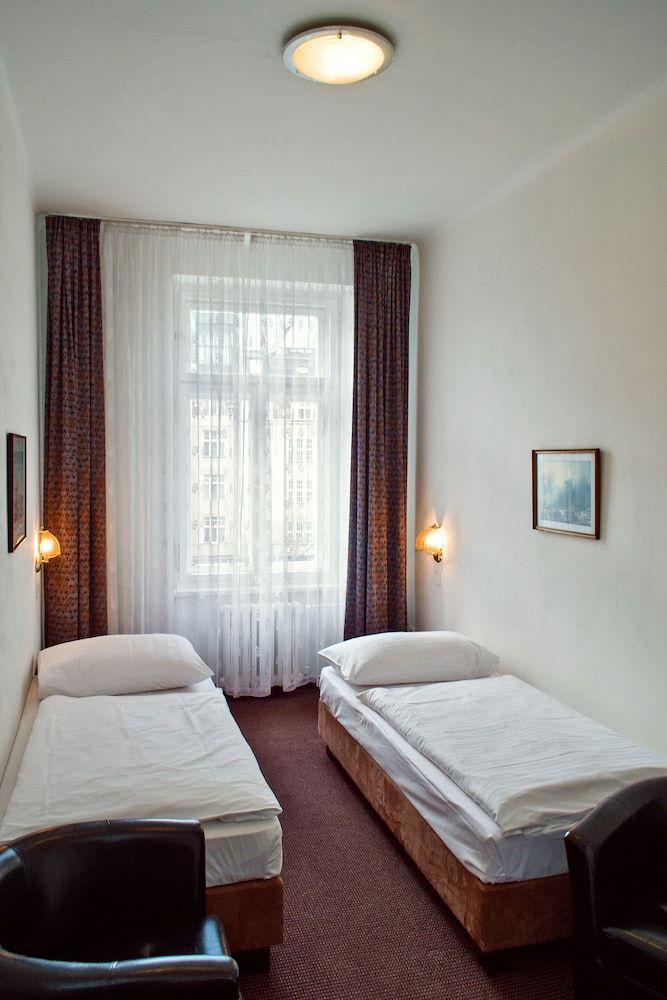 Hotel Meran Twin Room 7