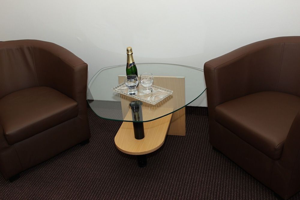 Hotel Meran Twin Room 3