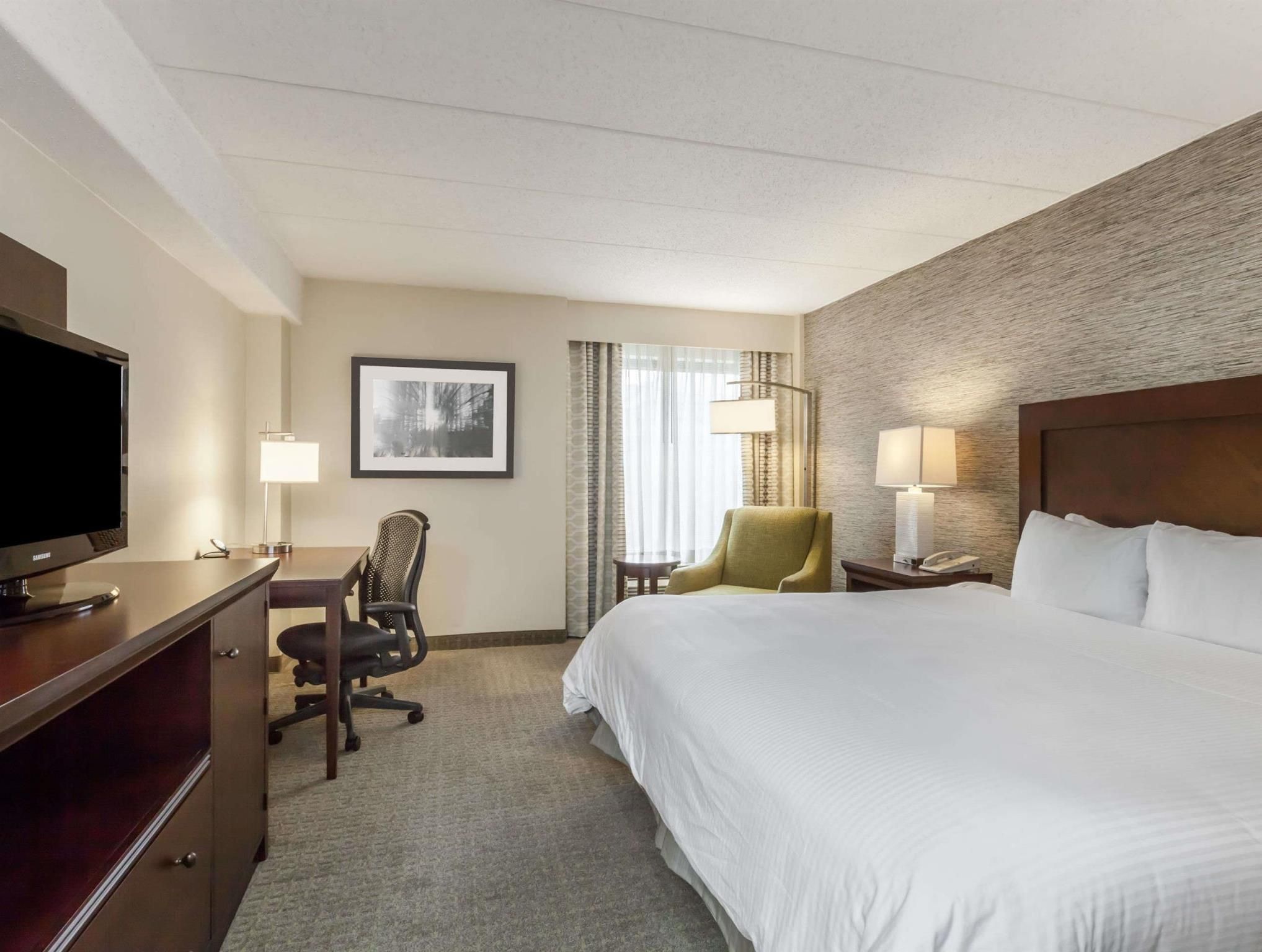 Corner King Guest Room, Guest Room, 1 King, Sofa Bed, Corner Room