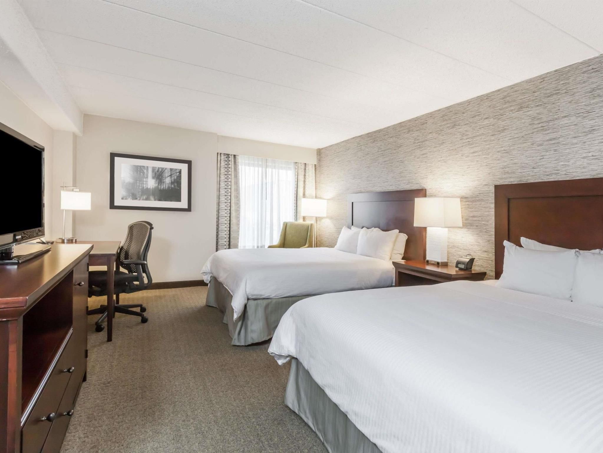 Corner Queen/Queen Room, Guest Room, 2 Queen, Corner Room