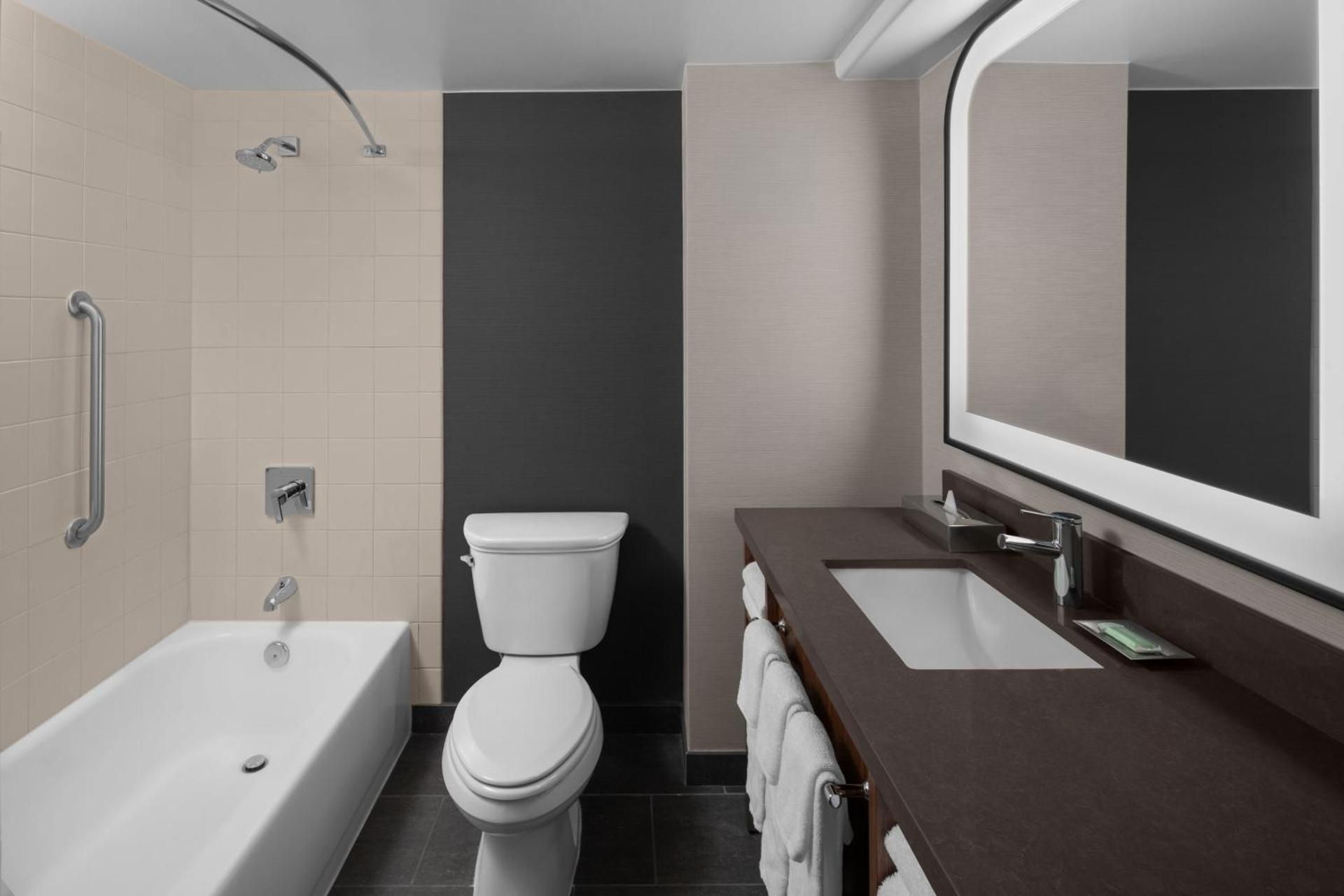 undefined Courtyard by Marriott Pittsburgh University Center 4