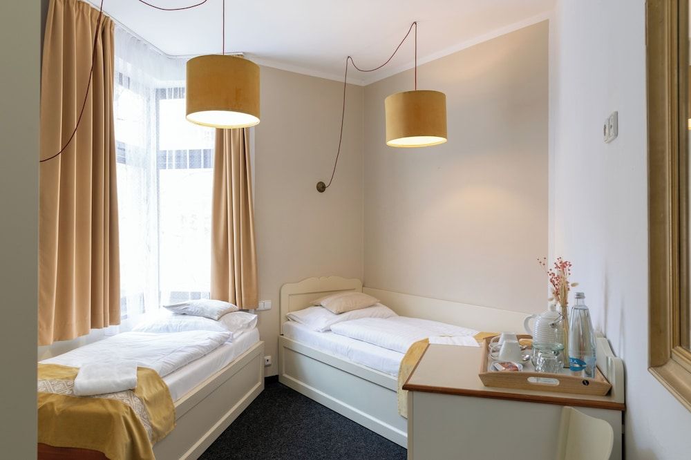 undefined Sir Toby's Midtown - Hostel 2