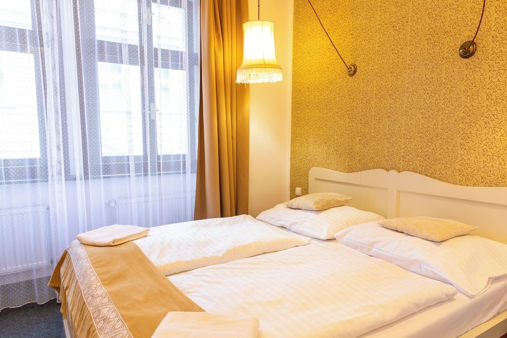 undefined Sir Toby's Midtown - Hostel 3