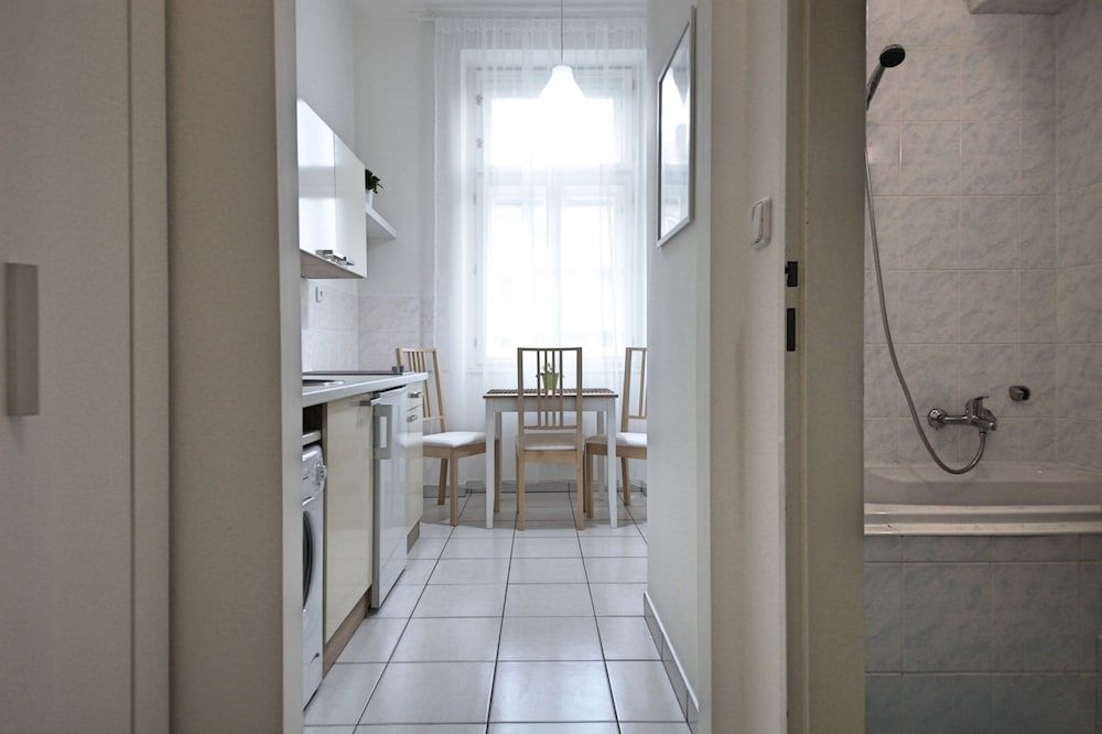 Angel City Apartments Superior Double Room, 1 Bedroom, Kitchenette (4) 5