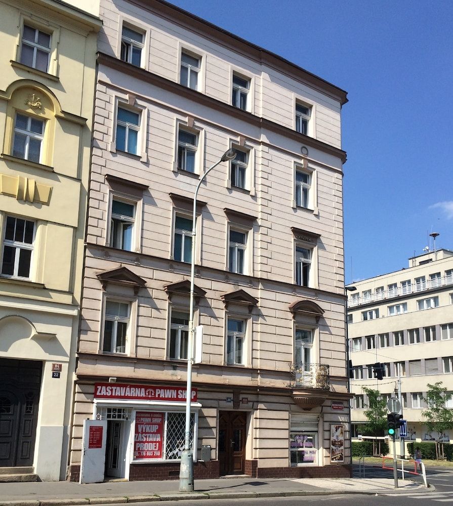 undefined Angel City Apartments 6