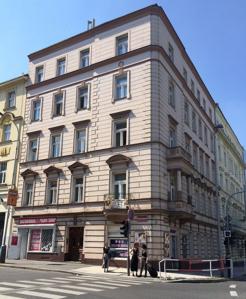 undefined Angel City Apartments 7