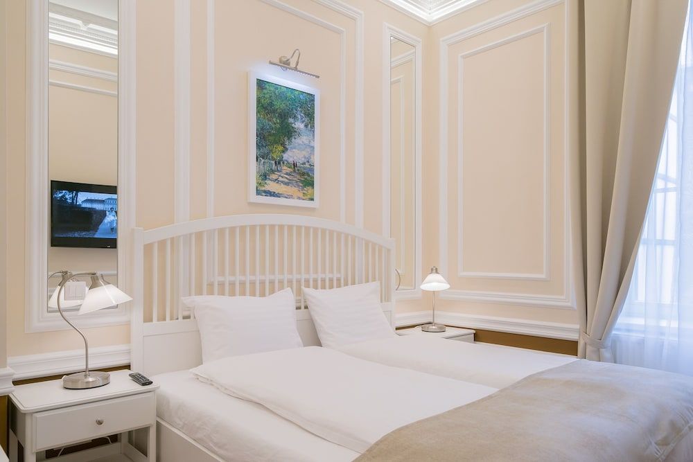 Revelton Suites Karlovy Vary Suite (Pastel with Dining Area) 3