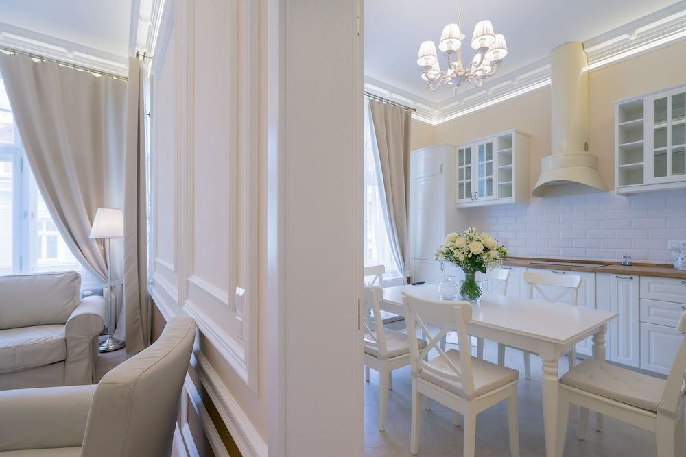 Revelton Suites Karlovy Vary Suite (Pastel with Dining Area) 4