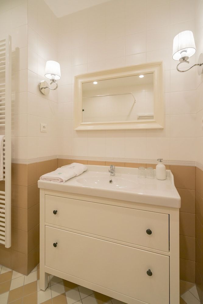 Revelton Suites Karlovy Vary Suite (Pastel with Dining Area) 2