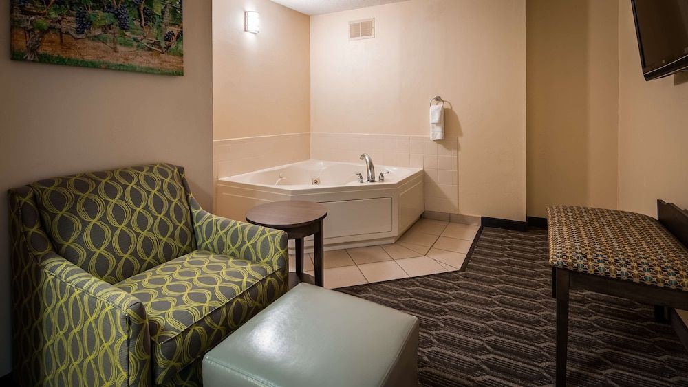 Suite, 1 King Bed, Non Smoking, Jetted Tub