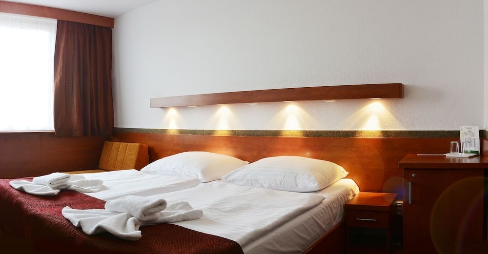 undefined Hotel Tristar 9