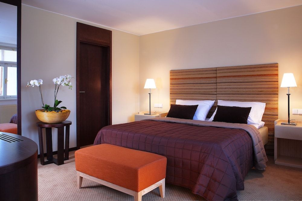 undefined THE HOTEL FITZGERALD 7