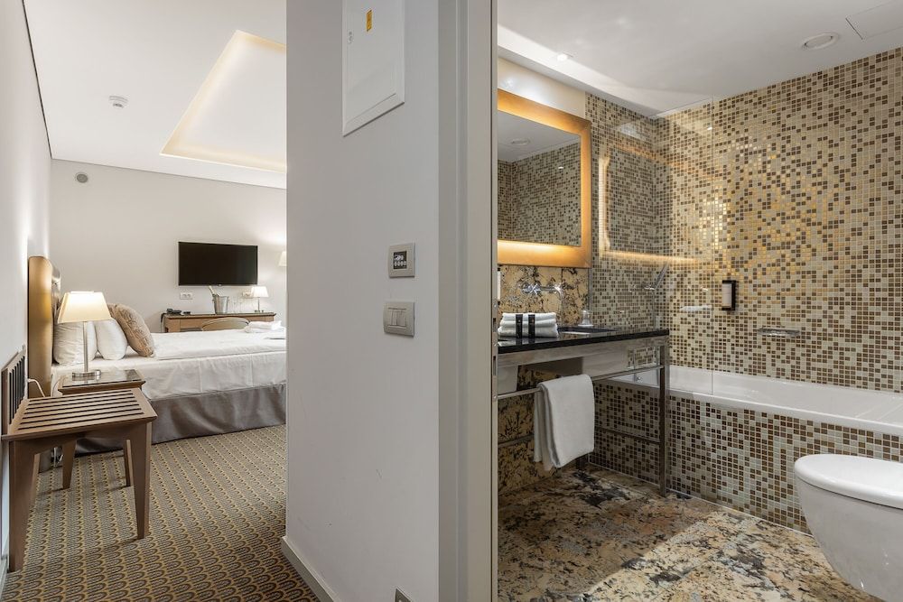 Hotel Royal Prague Superior Double or Twin Room 9